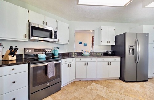 Keaau House | βοΈπ Direct Ocean front ~The Views! Pool, AC all rooms- spacious! Wow!