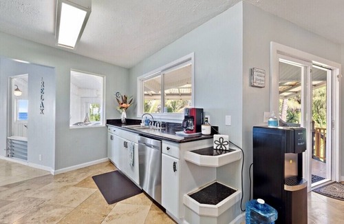 Keaau House | βοΈπ Direct Ocean front ~The Views! Pool, AC all rooms- spacious! Wow!