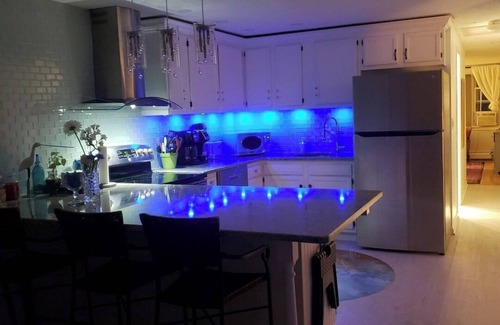 West Haven Apartment | DIRECT WATERFRONT with awesome views and near Yale