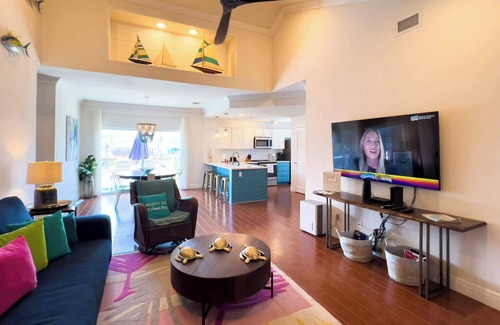 South Padre Island Condo | Directly across street from beach - pool - new remodel - sleeps 8