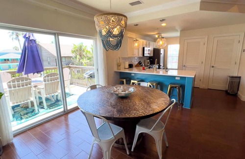 South Padre Island Condo | Directly across street from beach - pool - new remodel - sleeps 8