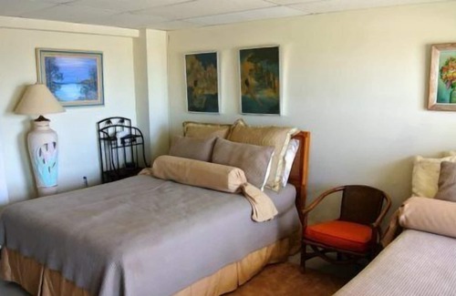 Mid Island Villa | Directly on Beach – Gorgeous Views – Wi-Fi – Privacy