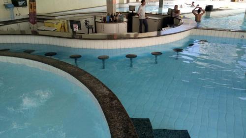 Prive das Caldas Apartment | Diroma Exclusive Com piscinas 24 horas todos os dias, ESTE HOTEL TEM A VERDADEIRA ÁGUA MEDICINAL CONTRA DORES NO CORPO Artrite, artrose, osteoporose e fibromialgia Fique livre do estresse com a maior sauna para hotel