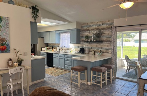 Florida Shores House | DISCOUNT NOW! Large Comfy Stay Pets Welcome w/Parking Trailers/Bikes/Boats