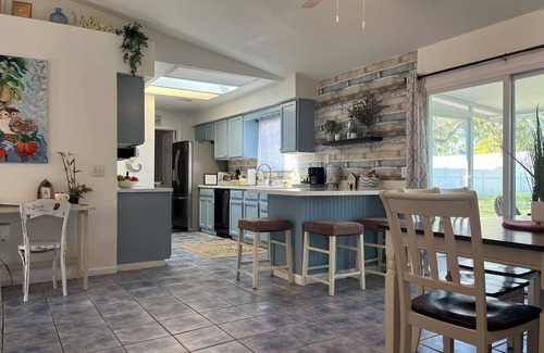 Florida Shores House | DISCOUNT NOW! Large Comfy Stay Pets Welcome w/Parking Trailers/Bikes/Boats