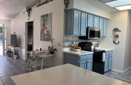 Florida Shores House | DISCOUNT NOW! Large Comfy Stay Pets Welcome w/Parking Trailers/Bikes/Boats