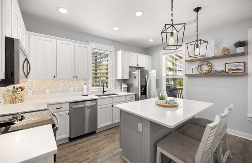 Laurel Grove House | DISCOUNTED!~FREE Activities~NEW 6 SEAT GOLF CART~Pool~Hot tub~pets considered