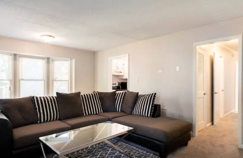 Riverdale House | Discounted Gorgeous 2 bed/2.5 bathroom Townhome