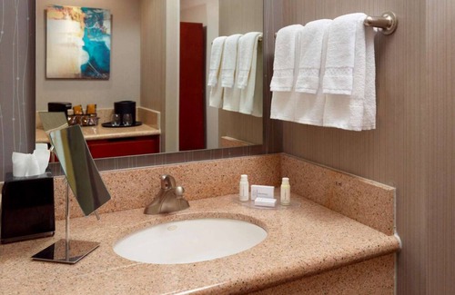 Home Park Hotel | Discover Atlanta Botanical Garden! Pets Allowed, Swimming Pool, Parking!