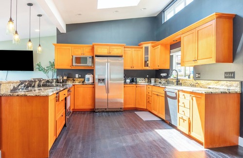 Bremerton House | Discover Bremerton charm, just a hop away from Clearwater Casino
