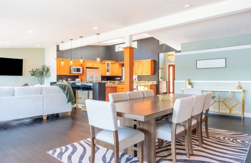 Bremerton House | Discover Bremerton charm, just a hop away from Clearwater Casino