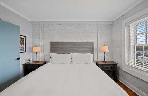 Conway House | Discover Conway Trendy Downtown Loft