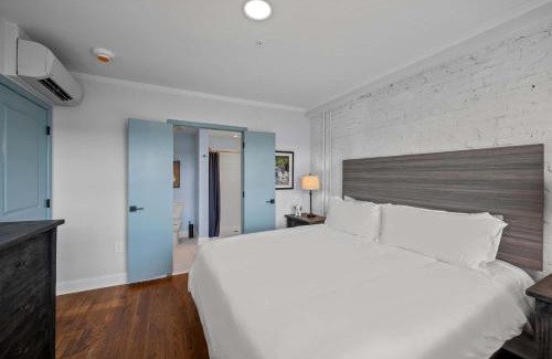 Conway House | Discover Conway Trendy Downtown Loft