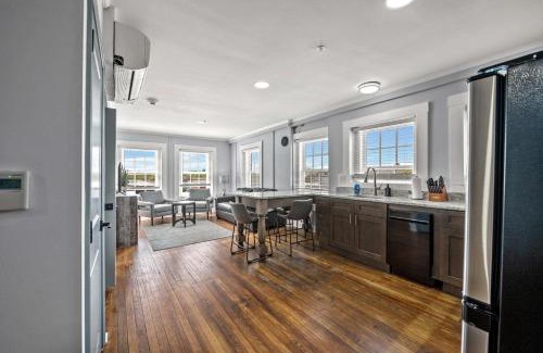 Conway House | Discover Conway Trendy Downtown Loft