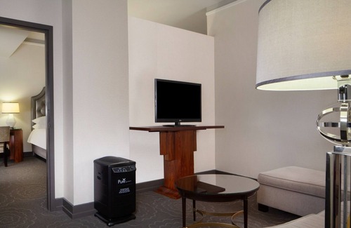 The Loop Hotel | Discover Downtown from Our Well-Appointed Space | 2 Suites