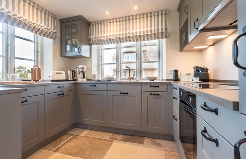 Großdunsum House | "Discover luxury and relaxation in the vacation apartment Haus Deichblick!"