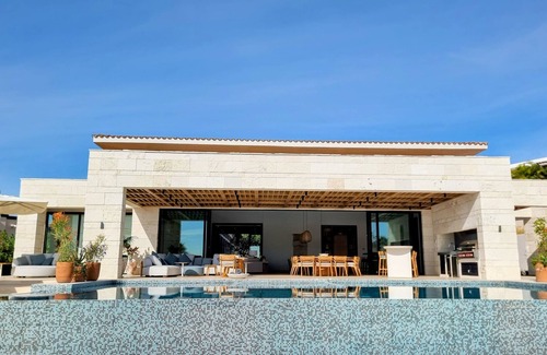 Buzzards Villa | Discover Pure Luxury in Our Brand New Ocean view Villa in Puerto los Cabos