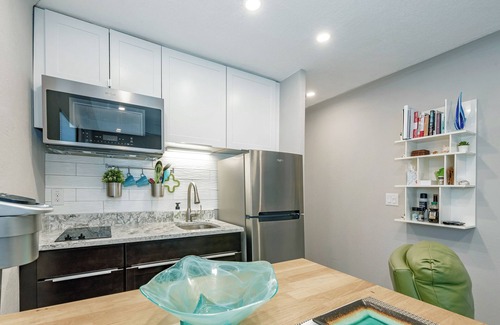 Old Southeast House | Discover St. Petersburg from our 1-bedroom guesthouse