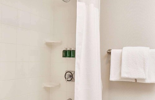 Morrisville Resort | Discover Stylish Comfort! Outdoor Pool & Free Airport Shuttle!