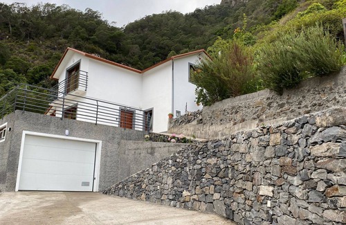 Porto da Cruz Villa | Discover the beauty of Penha D'Águia Villa