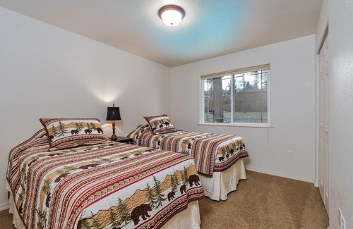 Superior Cabin | Discover tranquility in this upscale vacation rental nestled in Superior, MT