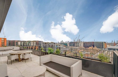 St. Pancras and Somers Town Apartment | Discovering London Wonder