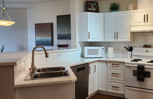 North End Condo | Discovery Bay Resort #347 – 2Bed-2Bath Suite- 90 Day Min -