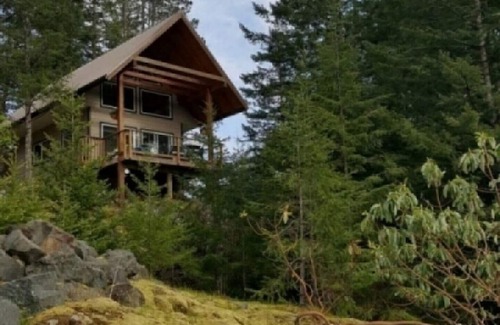 Quadra Island House | Discovery Passage from Copper Bluffs!
