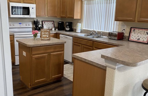 Four Corners House | Disney-Area Retreat - 5BR 3.5 Bath Villa w/Pool, Spa & Game Room