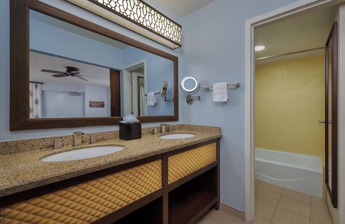 Bay Lake Resort | Disney's Caribbean Beach Resort