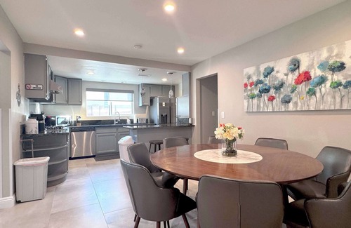 Sherwood Forest and Thistle Development House | Disneyland 8 Bdrm 4 Bth Pool/HotTub, Large Parking