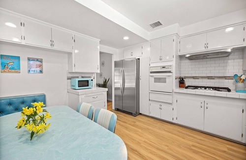 Fullerton House | Disneyland close, 14 guest family home with pool!