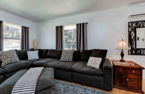 Black Mountain House | Disoway Getaway house in Black Mountain with 4 bdrms, fire pits, and game room.