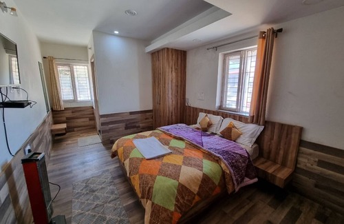 Kempty Range Hotel | Divine Home stay