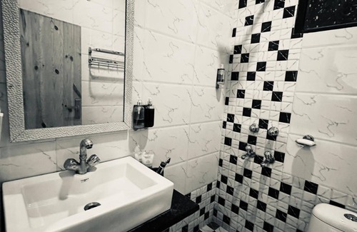 New Delhi Hotel | Divine Inn Hotel Rajouri Gardan