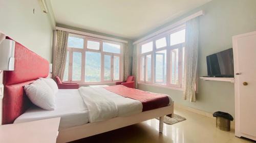 New Manali Hotel | Divine Meadows