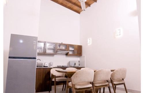 Madiwela Hotel | Diyawanna Villa - Deluxe Double Room in Colombo