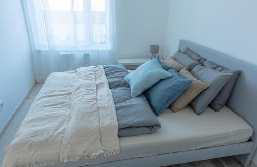 Erzsebetvaros Apartment | Dob36 Apartment with FREE Private PARKING and BALCONY