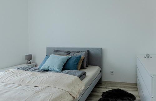 Erzsebetvaros Apartment | Dob36 Apartment with FREE Private PARKING and BALCONY