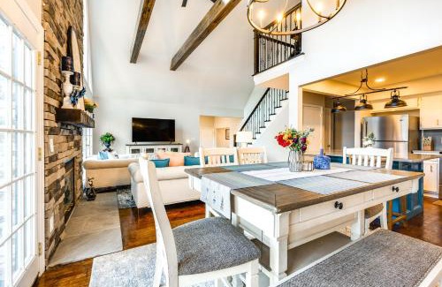 Southmont House | Dock and Hot Tub at High Rock Lake Retreat