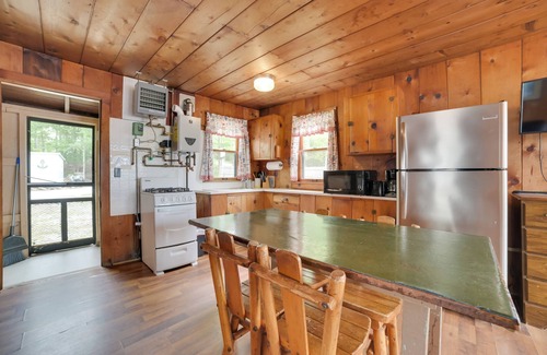 Cedarville Cabin | Dock & Beach Access: Cedarville Lakefront Cabin 9