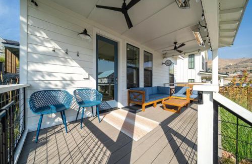 Chelan House | Dock Holiday with Carriage House #134