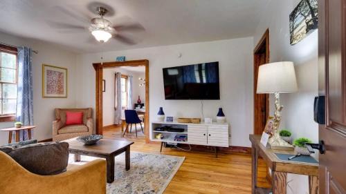Savannah House | Dock & Volleyball! Near Downtown - Golden Getaway