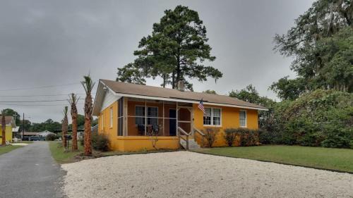 Savannah House | Dock & Volleyball! Near Downtown - Golden Getaway