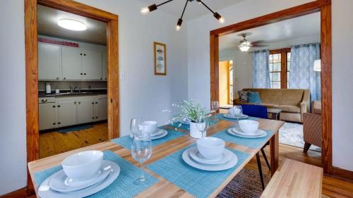 Savannah House | Dock & Volleyball! Near Downtown - Golden Getaway