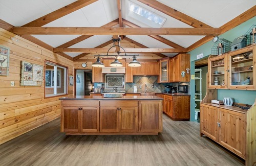 Pine Cove Cabin | Dog Friendly Cabin w/hot tub & stunning mountain views