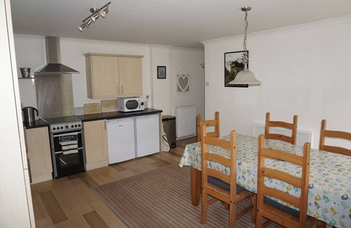 Slapton House | Dog friendly 2 bed barn - walking distance to Slapton Sands Beach & Slapton Ley