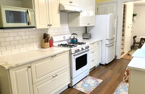 Downtown Historic District House | Dog-friendly, Bohemian house in downtown Easton!