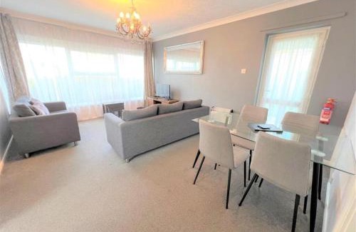 Oulton Broad Ski Chalet | Dog Friendly Chalet With Outdoor Seating At Broadland Park And Marina Ref 12050B