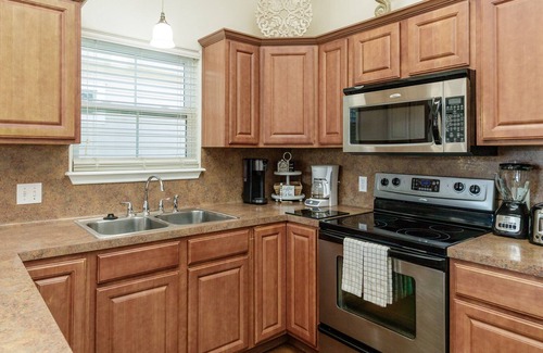 Corpus Christi Cottage | Dog-Friendly Condo w/ King Bed, Sparkling Pool & Private Patio!